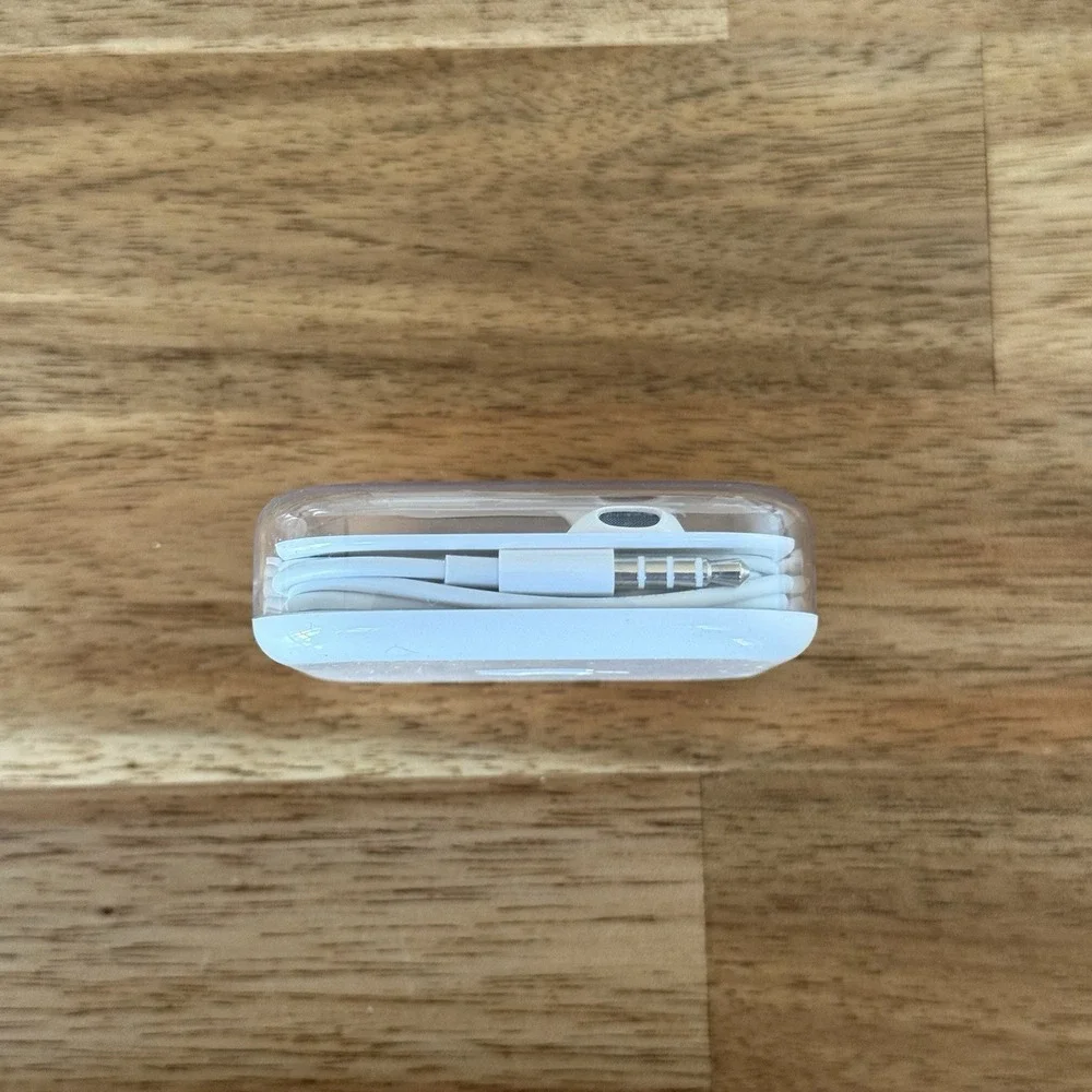 Original OEM Apple iPhone EarPods Wired 3.5mm Headset Earbud Headphones NEW